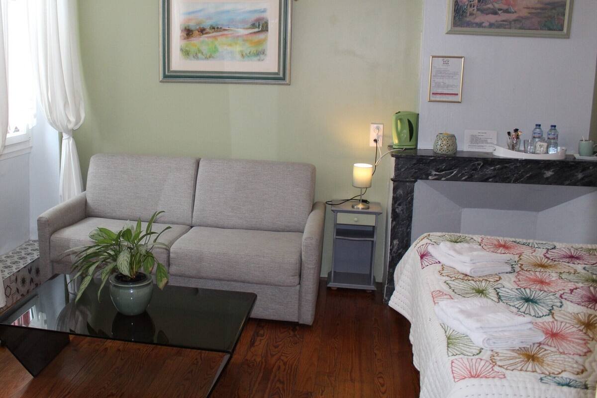 家庭套房, 私人浴室 (Chambre Magnolia) | 熨斗/熨板、免费 WiFi、床单
