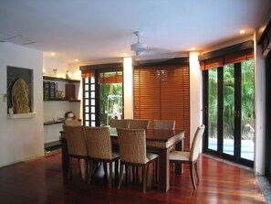 4 Bedrooms Villa | Restauration dans la chambre