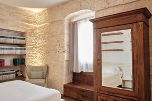 Deluxe Suite, Annex Building | Premium bedding, down comforters, in-room safe, blackout drapes