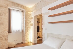 Suite Deluxe, en edificio anexo | Ropa de cama de alta calidad, edredones de plumas, caja fuerte