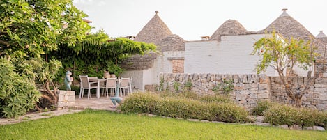 Villa Exclusive, vue jardin, dans les dépendances | Terrasse/Patio