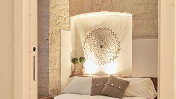 Basic-Suite, Kamin, Annex | Hochwertige Bettwaren, Daunenbettdecken, Zimmersafe