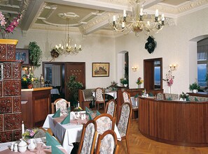 Breakfast and dinner served, local cuisine - Panoramahotel Wolfsberg (Reinhardtsdorf-Schoena)