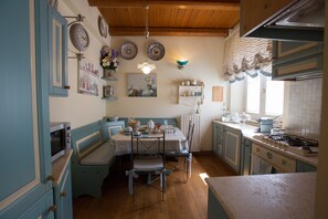 Deluxe Apartment | Private kitchen | Fridge, microwave, oven, stovetop - Antica Maison (Ascoli Piceno)