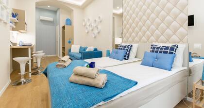 Budapest Holiday Colours