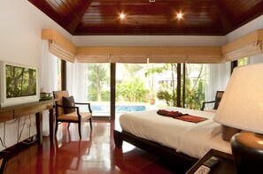 4 Bedrooms Villa | 4 chambres, coffres-forts dans les chambres, bureau