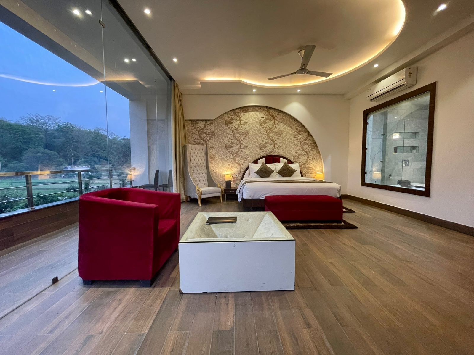 Presidential-huone, 1 suuri parisänky | Egyptinpuuvillaiset lakanat, ylelliset vuodevaatteet, äänieristys