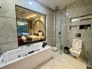 Presidential Room, 1 King Bed | Egyptian cotton sheets, premium bedding, soundproofing - Winsome Resort & Spa (Kaladhungi)