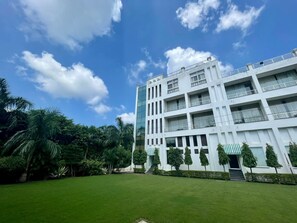 Courtyard - Winsome Resort & Spa (Kaladhungi)