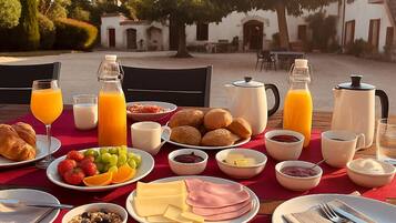 Daily full breakfast (EUR 15 per person)