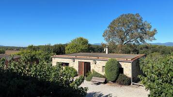 Petit déjeuner complet (15 EUR par personne)