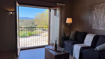 Family Room, 2 Bedrooms (Mariposa) | Free cribs/infant beds, free WiFi, bed sheets