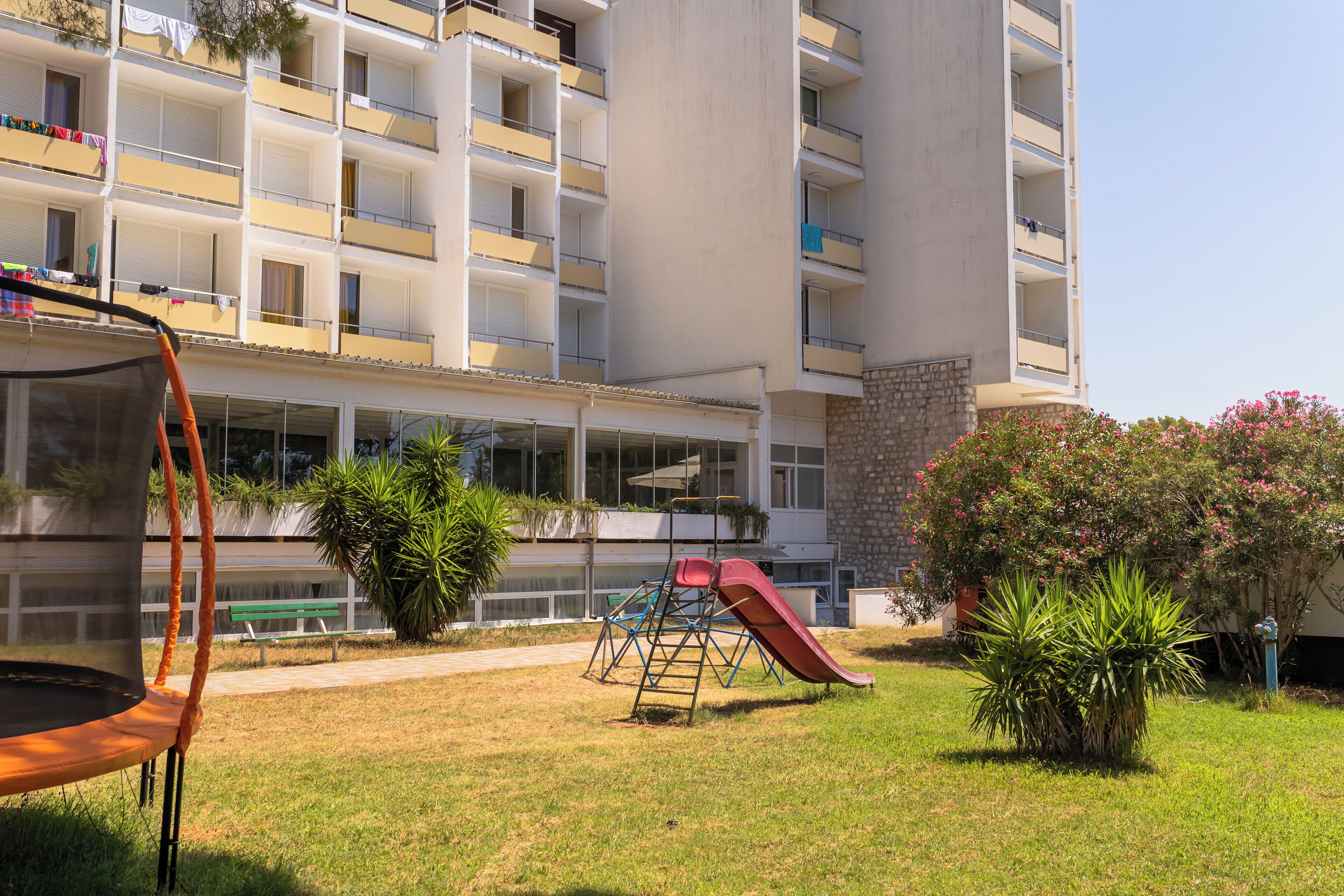 Children’s play area – outdoor