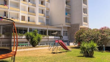 Children’s play area – outdoor