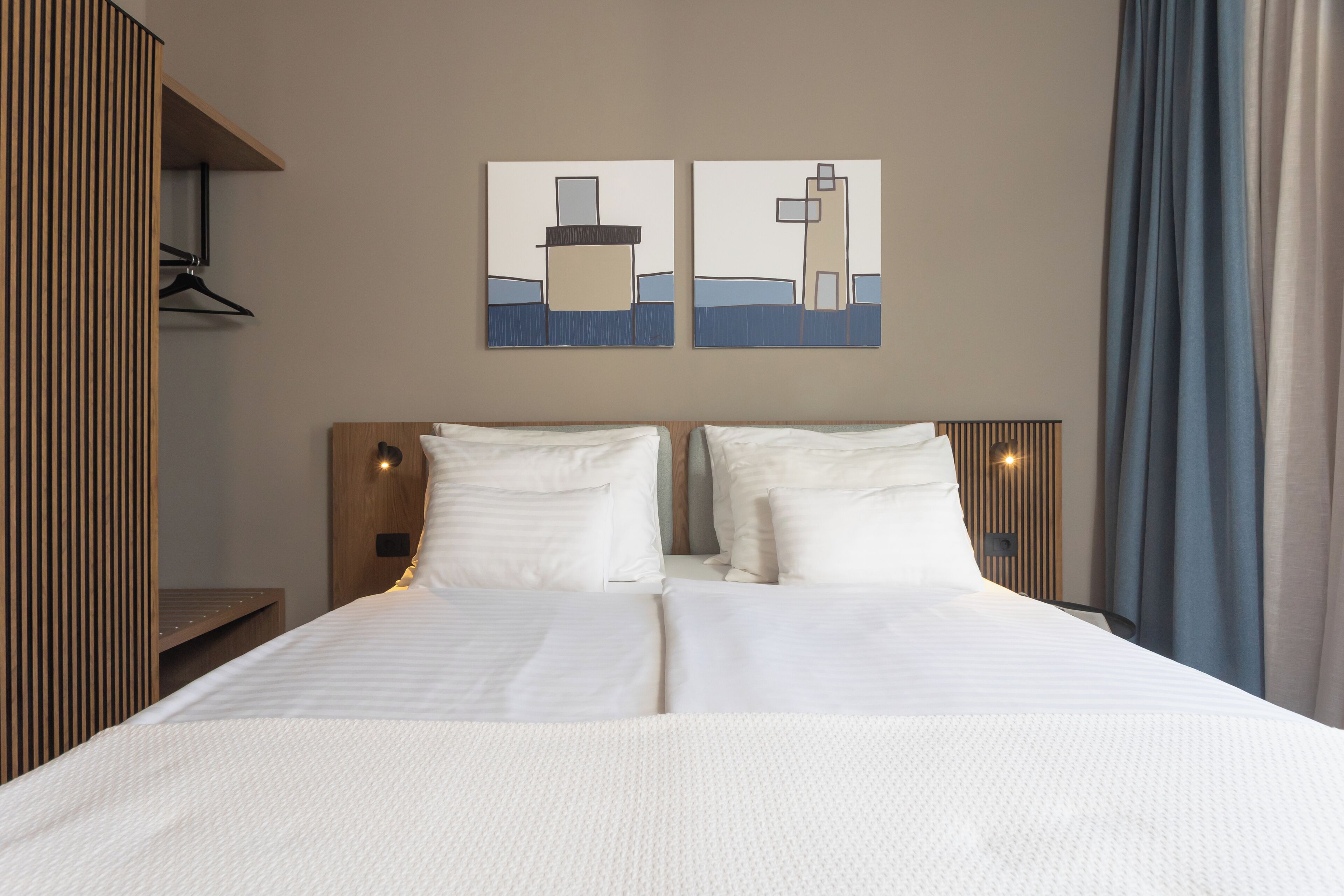 Minibar, escritorio, cortinas blackout y wifi gratis 