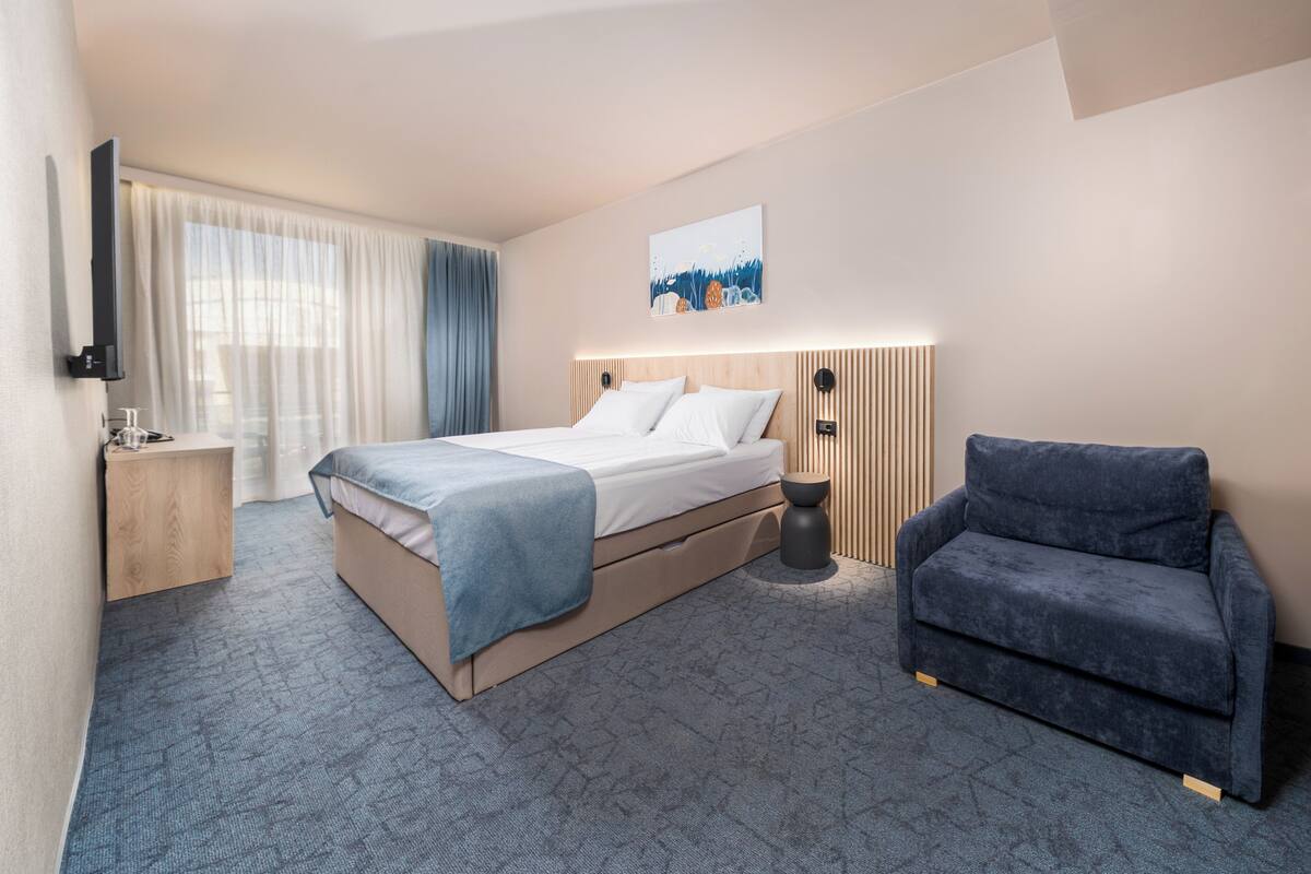 Premium family room, balcony | Minibar, bàn, màn/rèm cản sáng, truy cập Internet không dây miễn phí 