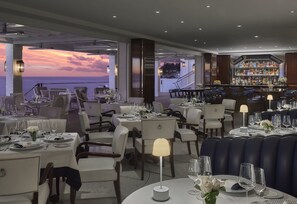 4 restaurants; breakfast, lunch, dinner, and brunch served