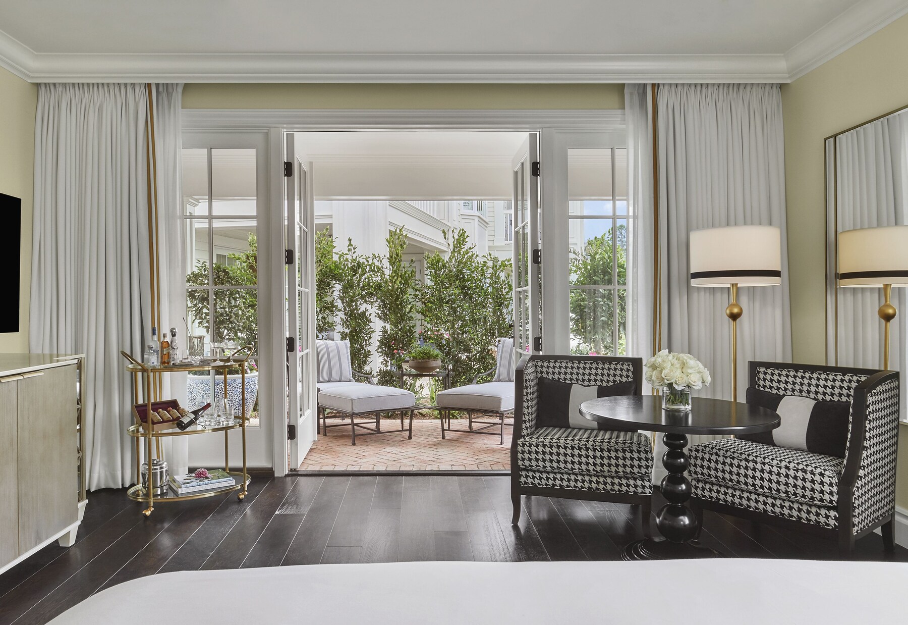 Bungalow, 1 King Bed (Montecito) | Living area | 49-inch LED TV with digital channels, TV, Netflix