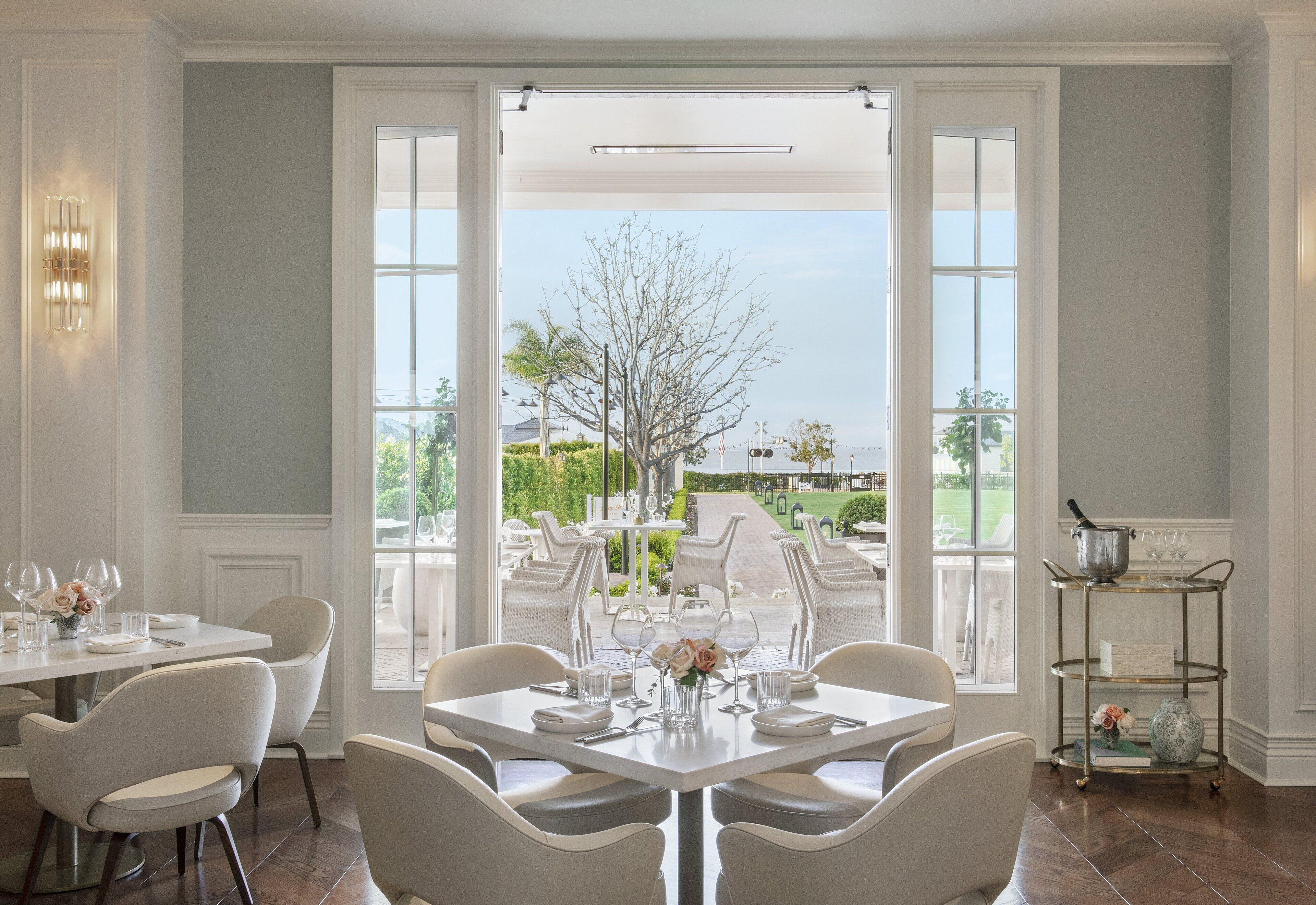 4 restaurants, breakfast, lunch, dinner served; italian cuisine