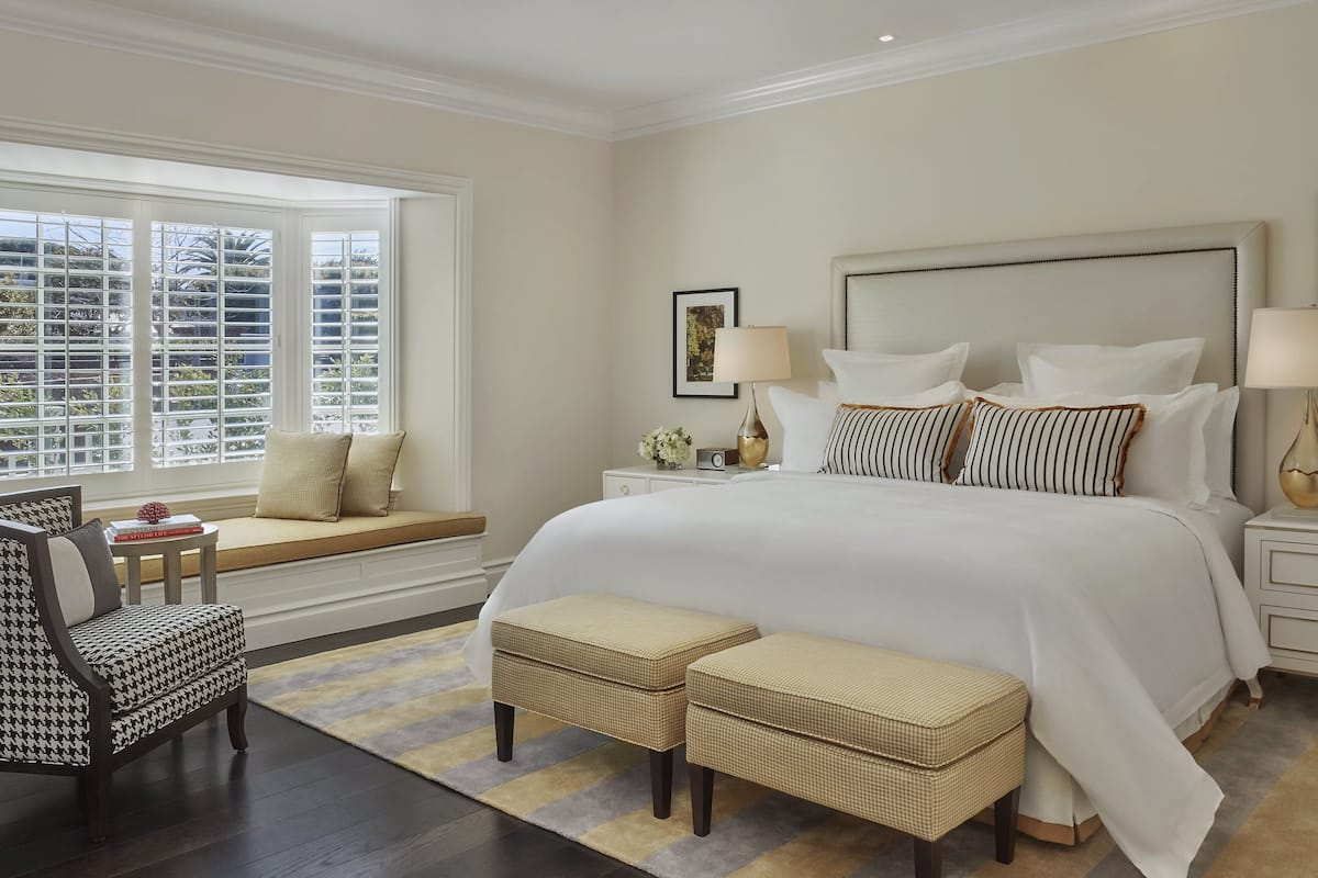 Luxe beddengoed, donsdekens, pillowtop-bedden, een minibar