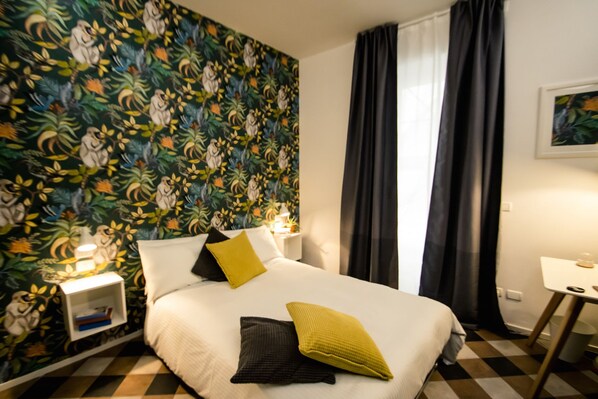 Kahden hengen standard-huone, näköala puutarhaan | Minibaari, tallelokero huoneessa, työpöytä, lisävuoteet