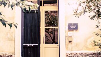Entrée de l’hébergement