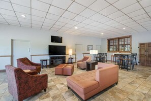 Flat-screen TV - Econo Lodge Hurley-Ironwood (Hurley)