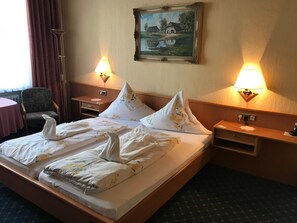 Caja fuerte, escritorio, wifi gratis