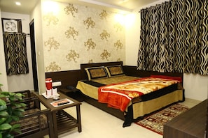 Individually furnished, soundproofing, free WiFi, bed sheets