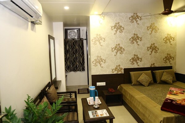 Individually furnished, soundproofing, free WiFi, bed sheets - Hotel Abhinandan Inn Jaipur (Jaipur)