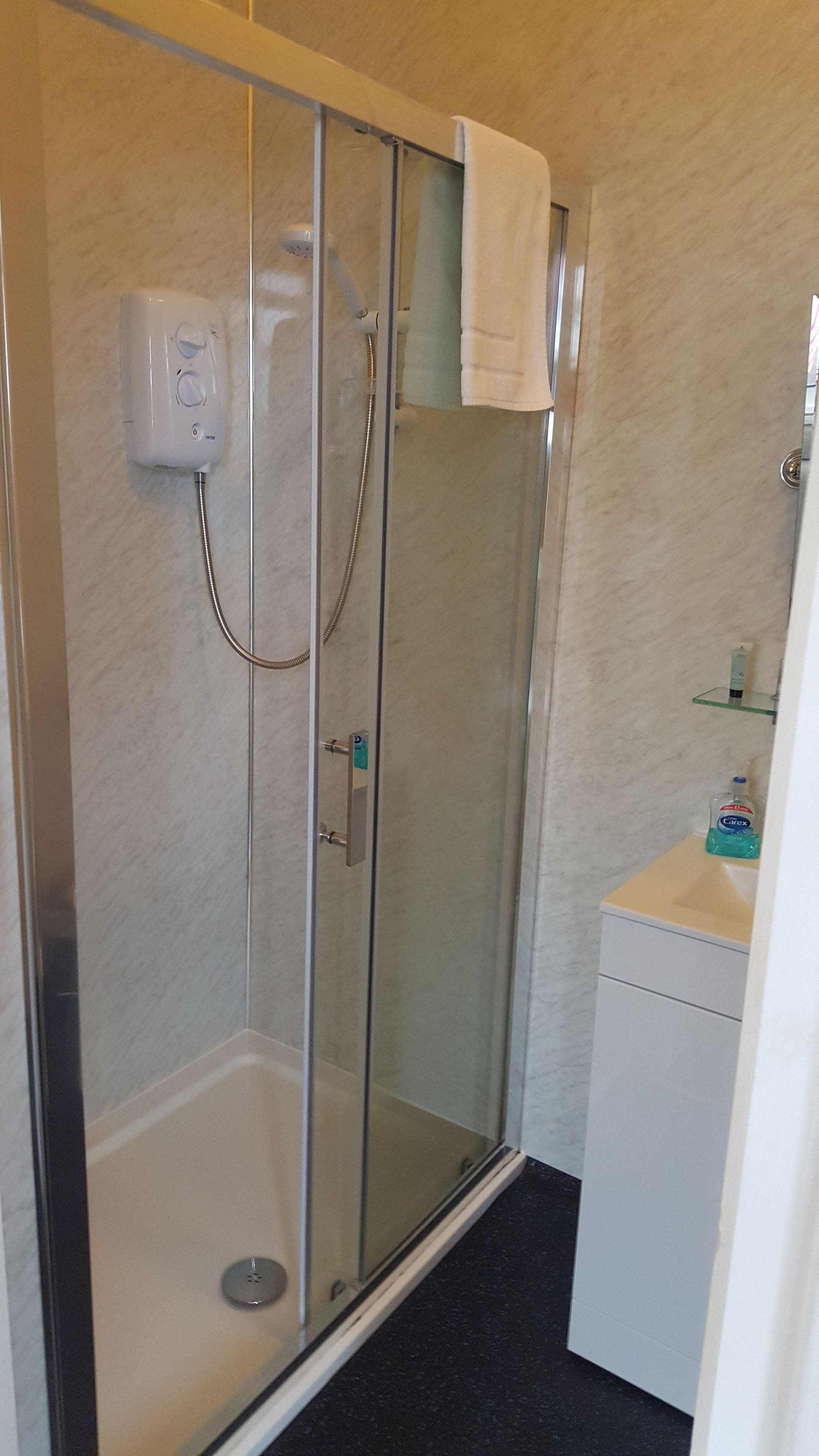 Chambre Double ou avec lits jumeaux | Douche de la salle de bain