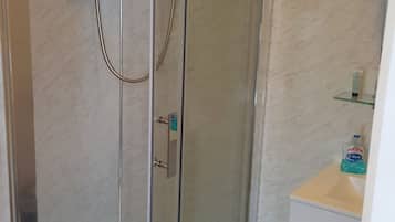 Chambre Double ou avec lits jumeaux | Douche de la salle de bain