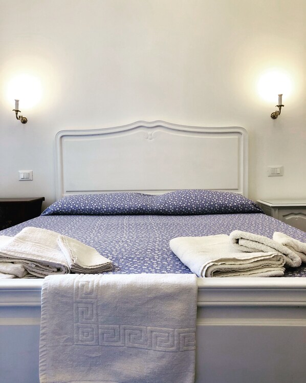 Frette Italian sheets, premium bedding, soundproofing, cots/infant beds