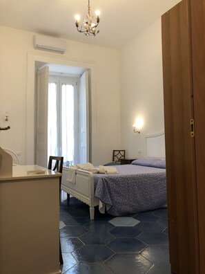 Frette Italian sheets, premium bedding, soundproofing, cots/infant beds