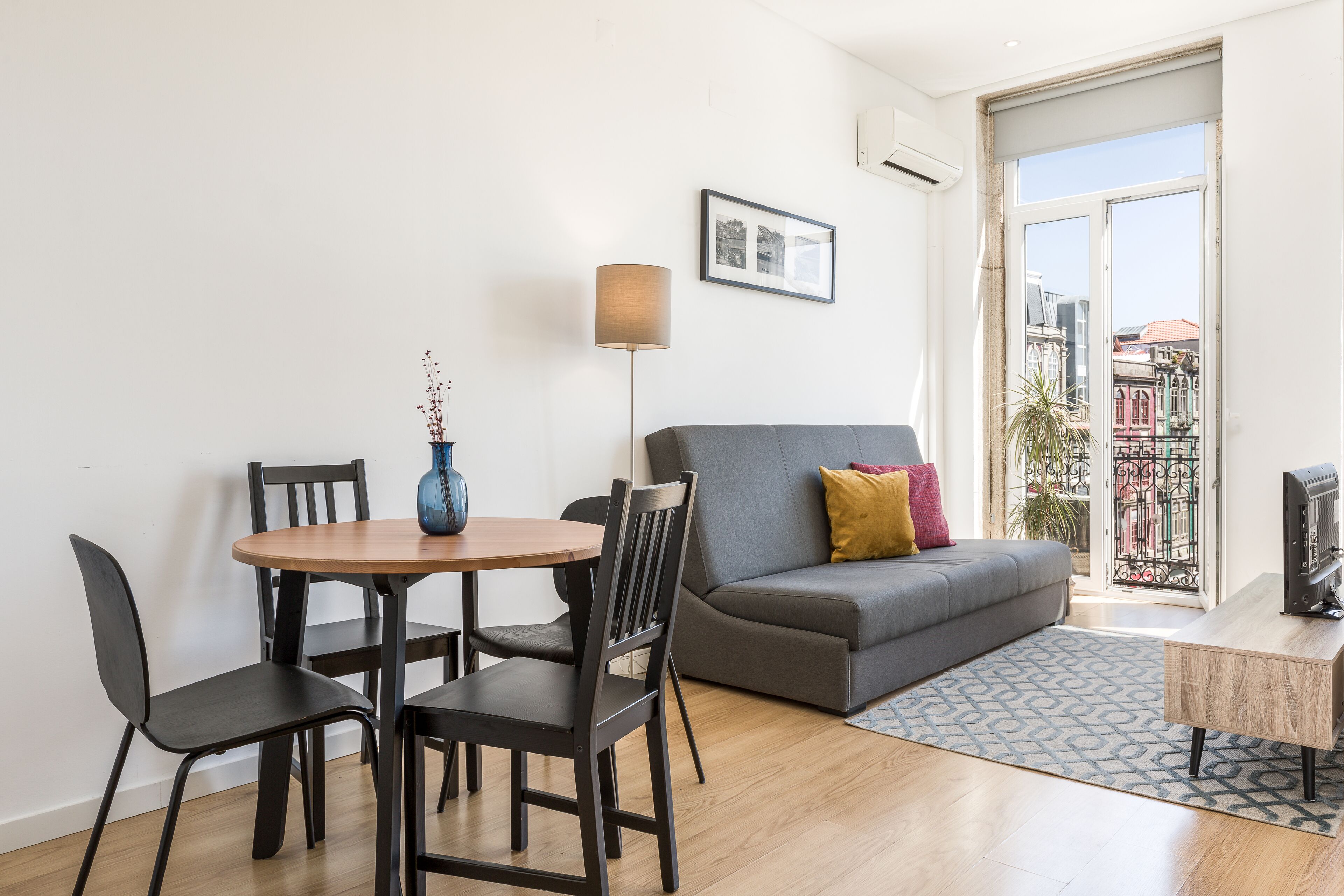 Standard Studio, 1 Bedroom, Balcony, City View | Living area | Flat-screen TV