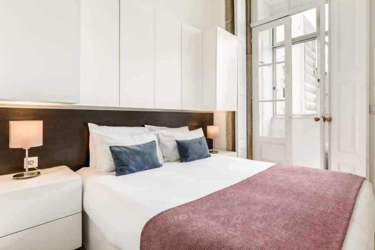 Quartos à prova de som, ferros/tábuas de passar roupa, Wi-Fi de cortesia