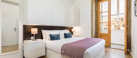 Sistema de insonorización, tabla de planchar con plancha y wifi gratis