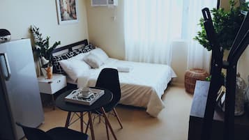 Comfy Stylish Flat near Marco Polo Davao | Desk, iron/ironing board, free WiFi, bed sheets