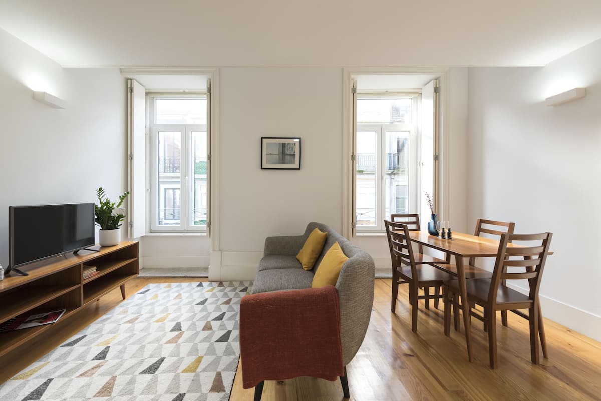 Standard Suite, 1 Bedroom, Mezzanine | Living room | Flat-screen TV