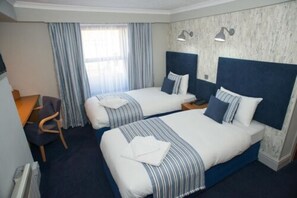 Bureau, rideaux occultants, fer et planche à repasser, Wi-Fi gratuit