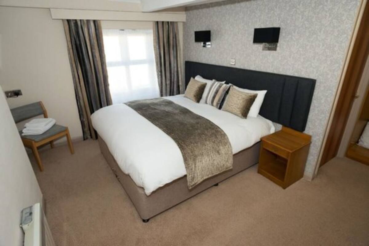 Desk, blackout curtains, iron/ironing board, free WiFi