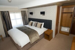 Superior Double Room | Desk, blackout drapes, iron/ironing board, free WiFi - Falcon Hotel (Carmarthen)