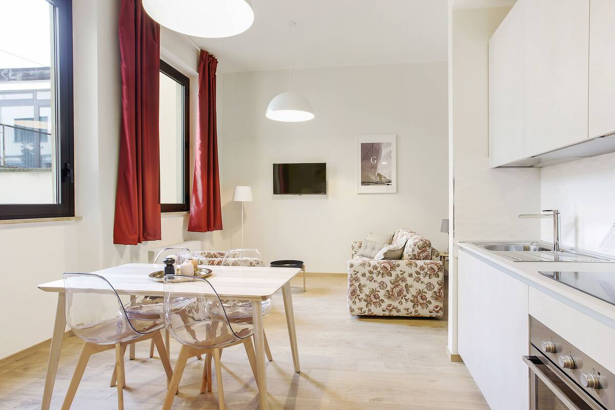 Studio | Living area | Flat-screen TV