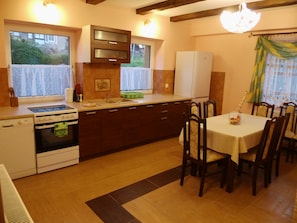 Apartment, 3 Bedrooms | Private kitchen | Full-size fridge, microwave, oven, stovetop - Mazurski Raj - Luksusowa Turystyka (Pozezdrze)