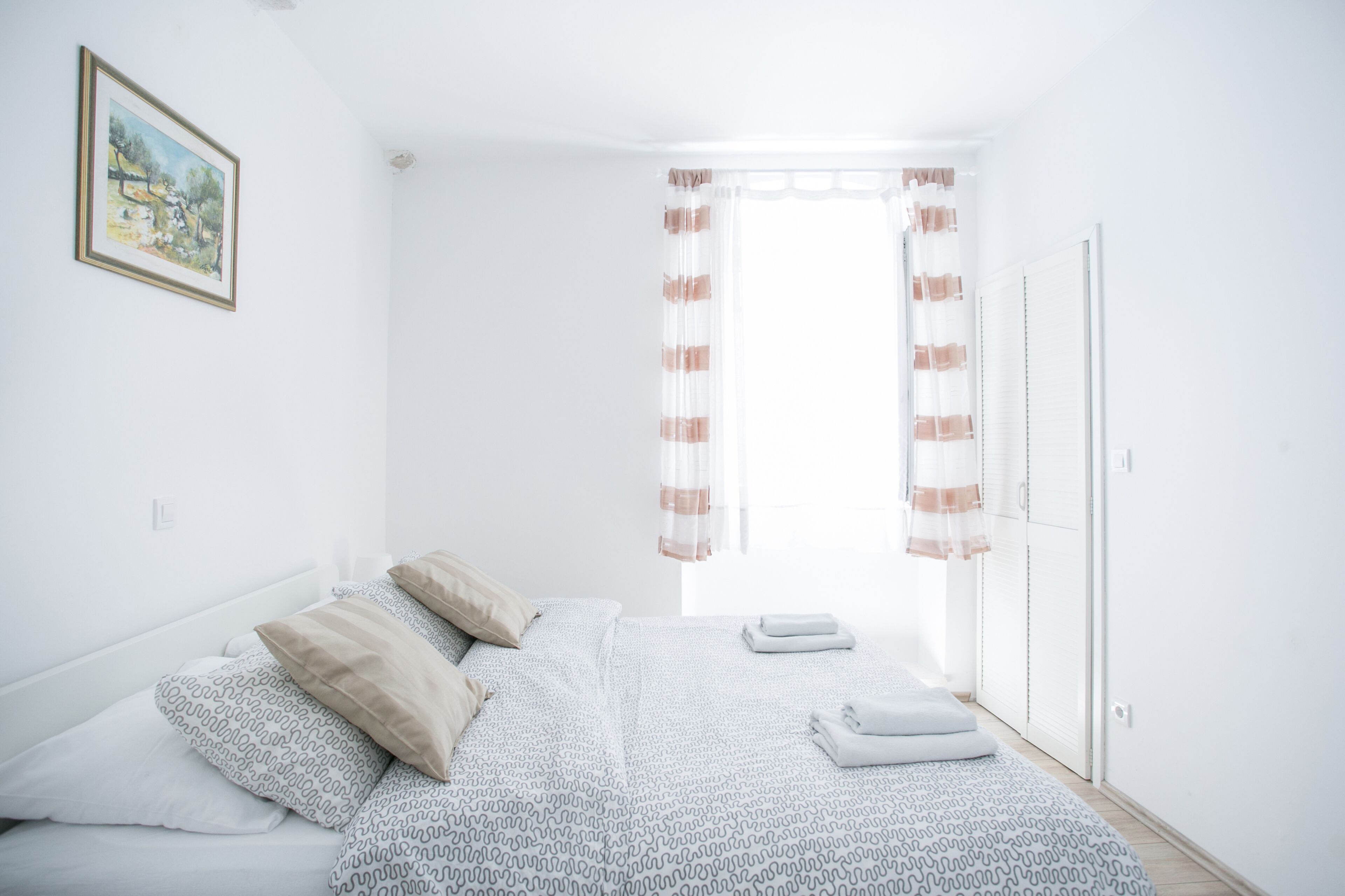 city apartment, 1 bedroom | 1 bedroom, individually decorated, desk, iron/ironing board