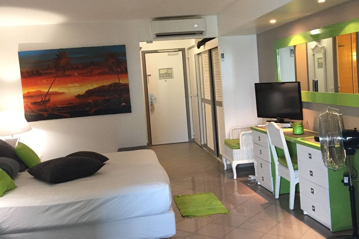 Studio | In-room safe, desk, iron/ironing board, WiFi (free)