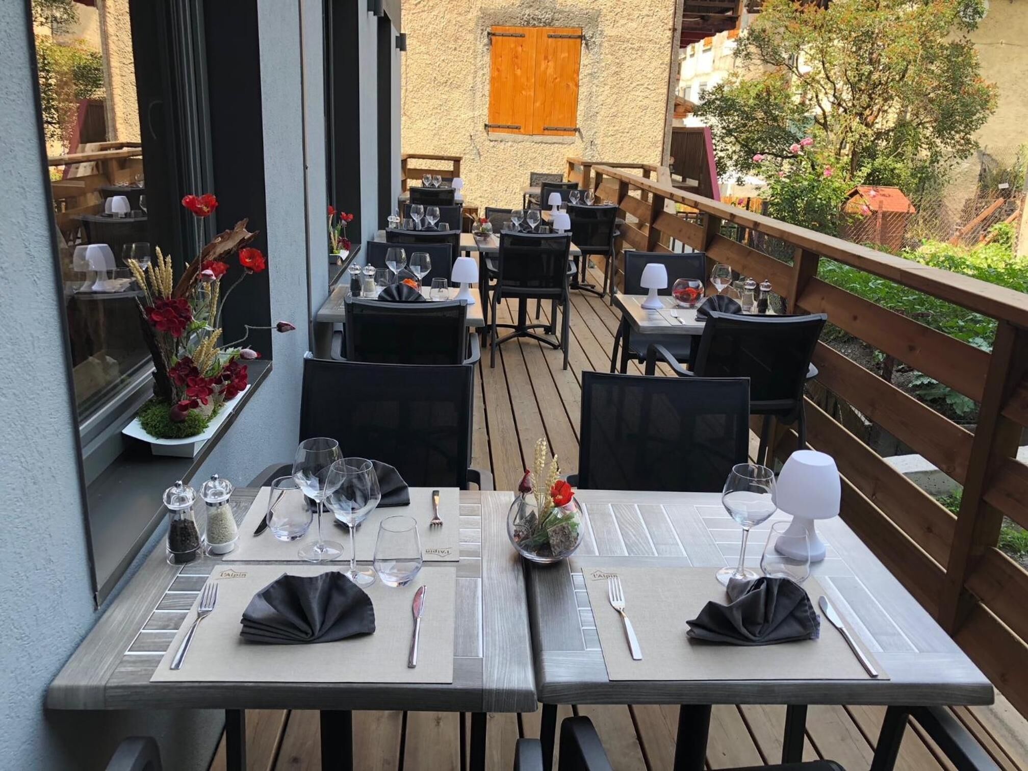 breakfast, lunch, dinner served; french cuisine