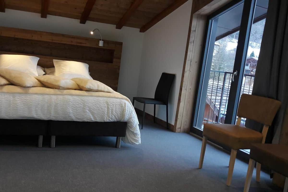 premium bedding, individually decorated, individually furnished, desk