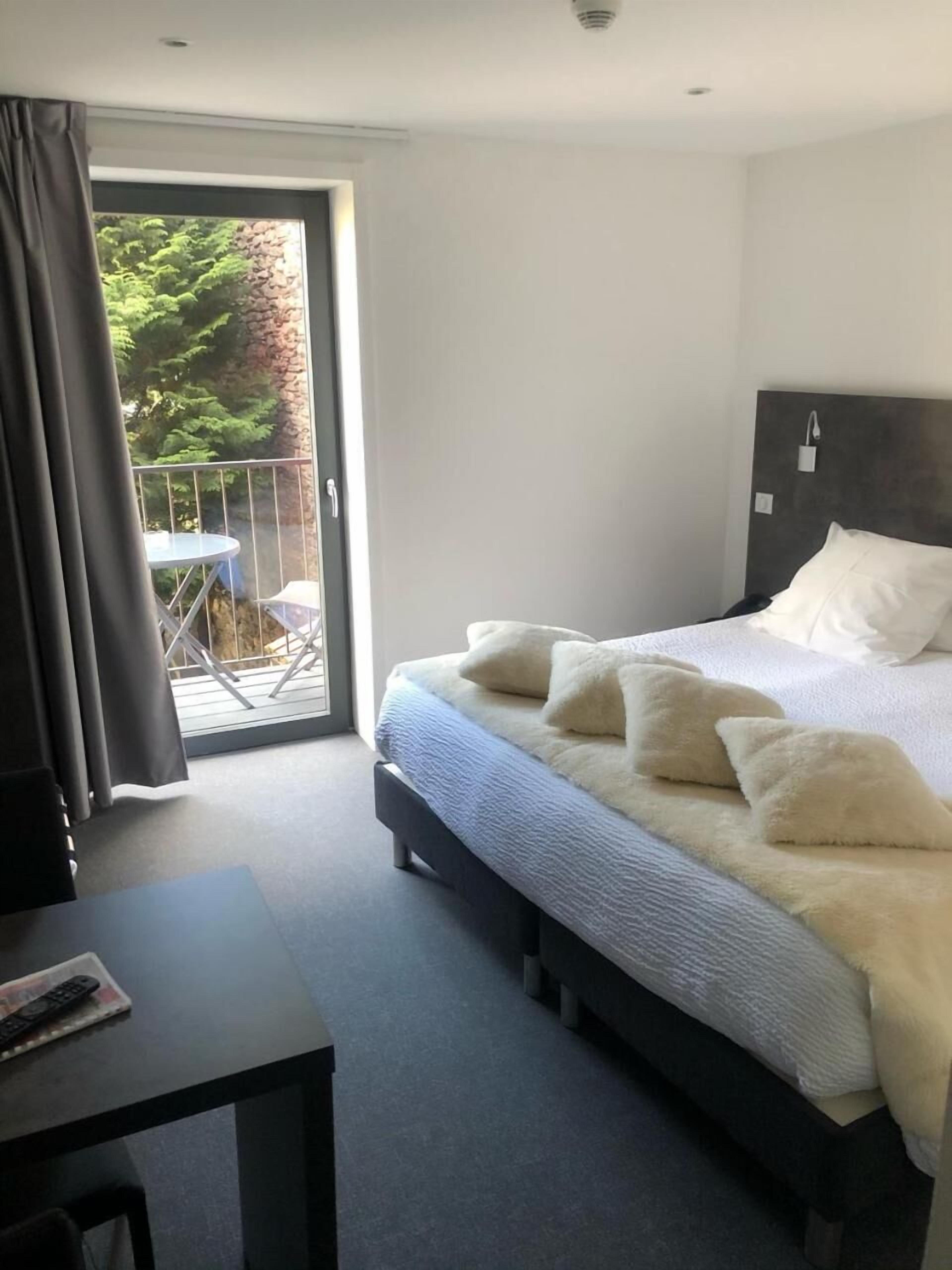 premium bedding, individually decorated, individually furnished, desk