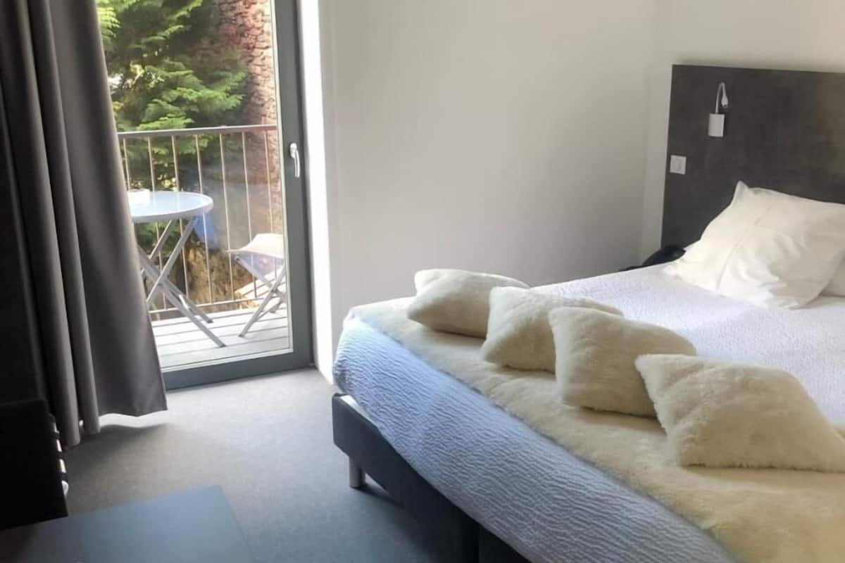 premium bedding, individually decorated, individually furnished, desk